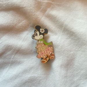 Hawaiian Minnie disney pin